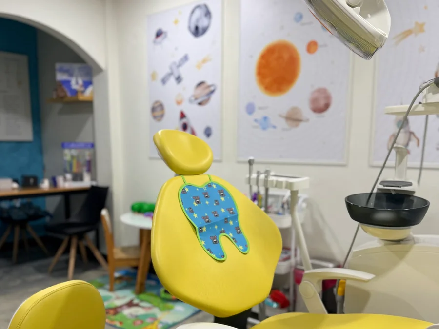 Sillón pediátrico del consultorio infantil Bright Dental Center